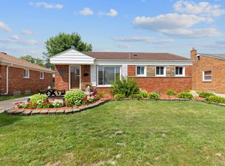 25255 Ronald St, Roseville, MI 48066