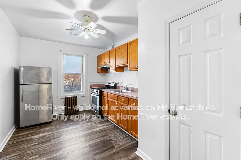 1 bed, 1.0 bath, 658 sqft, $1,050 — Photo 3
