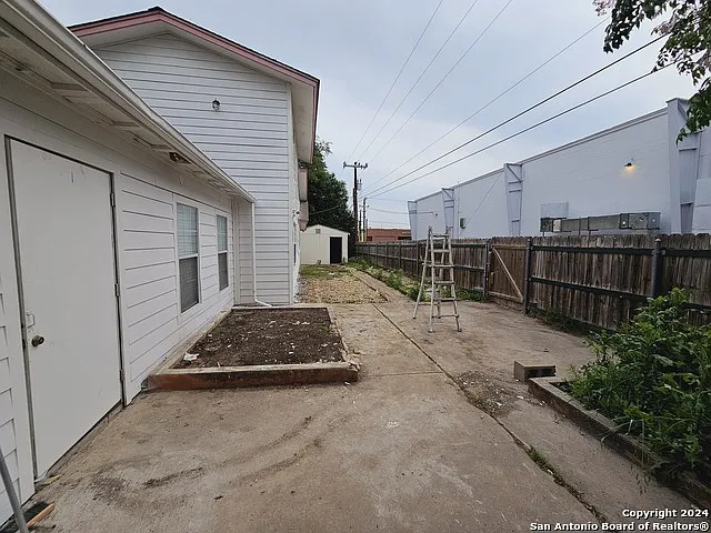 6700 Yellow Rose St — Photo 36