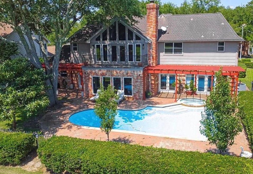 1st image of 3014 La Quinta Dr