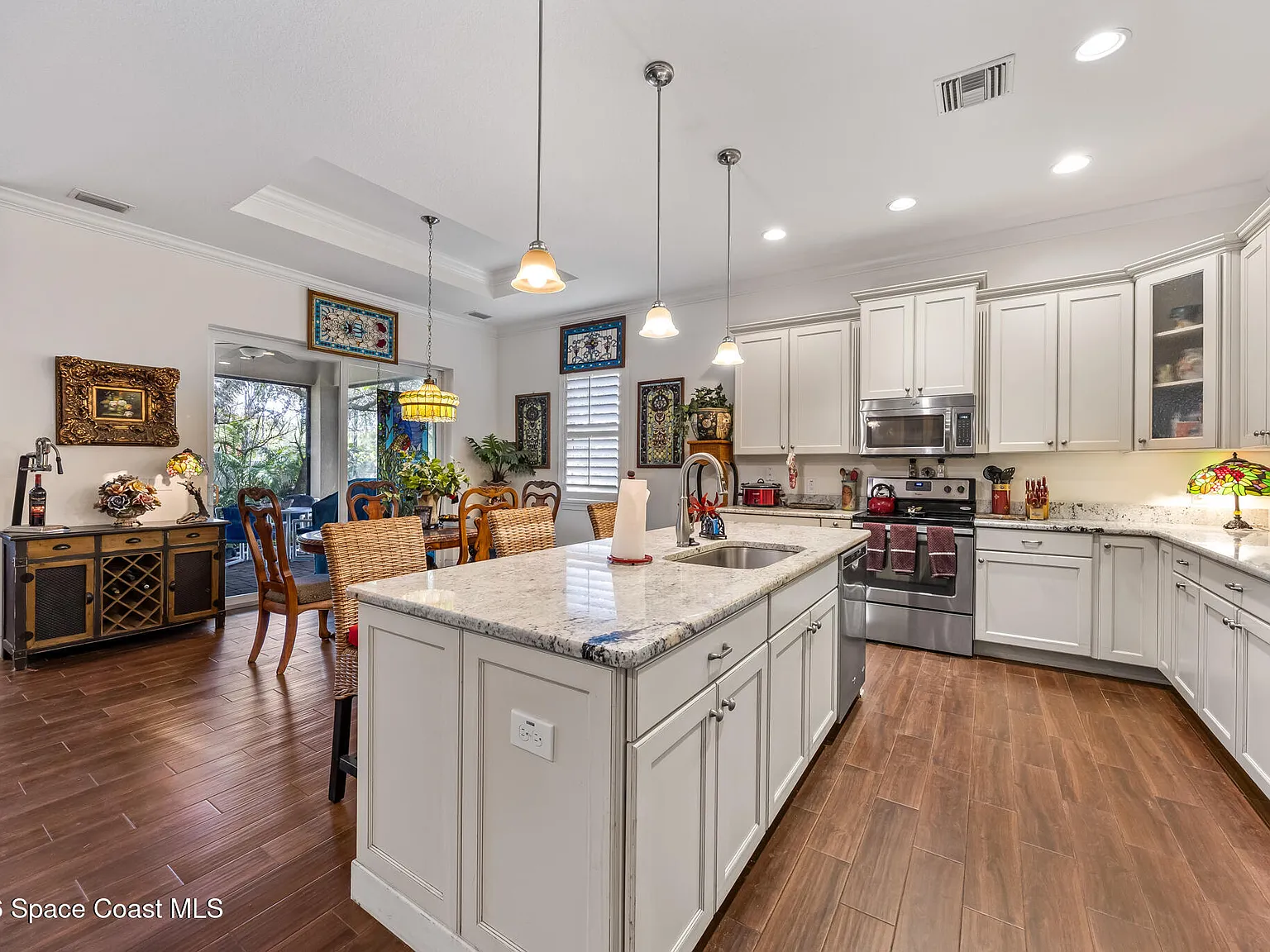 3 bed, 2.5 bath, 2219 sqft, $3,500 — Photo 3