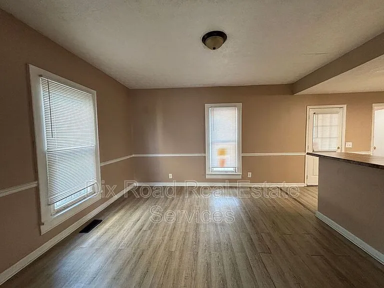 1903 Tytus Ave — Photo 7