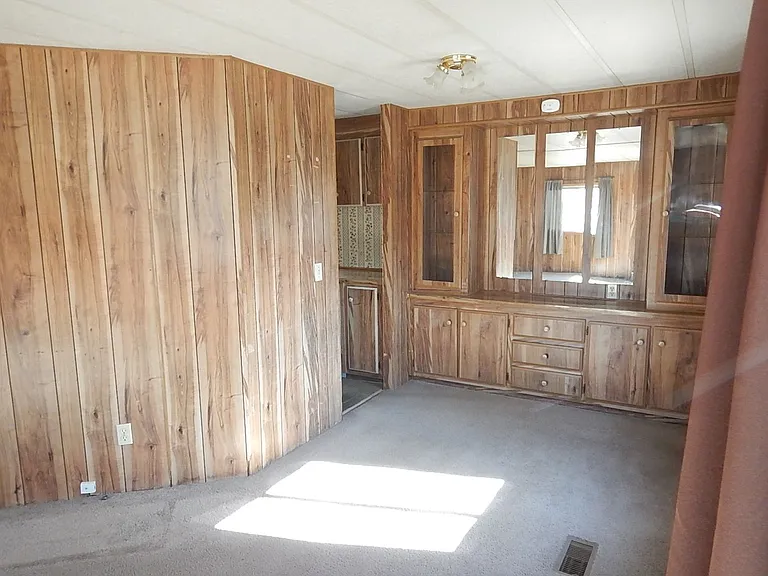 994 SE Willowdale Dr — Photo 3