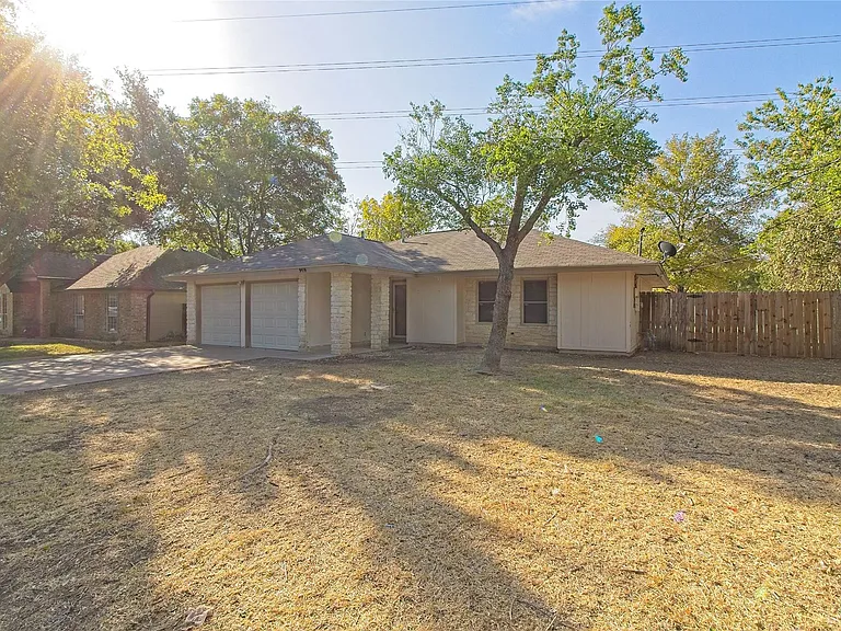 914 Garden Meadow Dr — Photo 2
