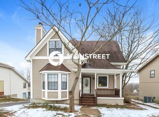 510 Forestglen Ln, Lansing, KS 66043