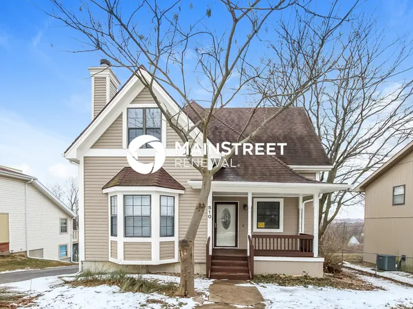 510 Forestglen Ln, Lansing, KS 66043