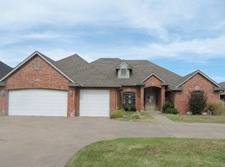 11709 Hackney Ln, Yukon, OK 73099