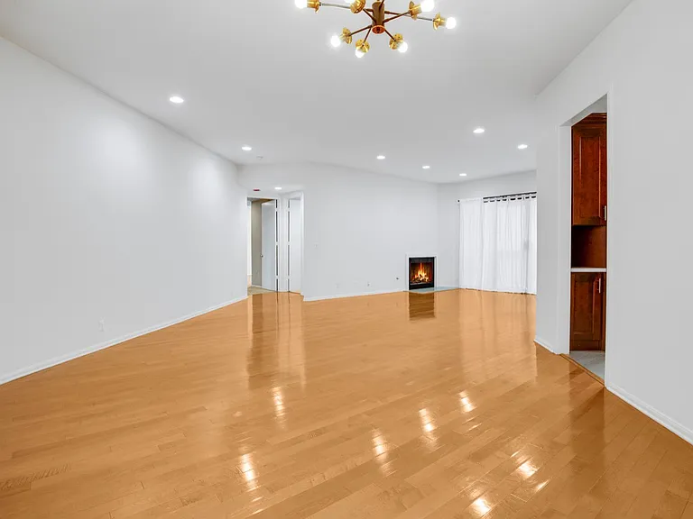 11628 Montana Ave #207 — Photo 13