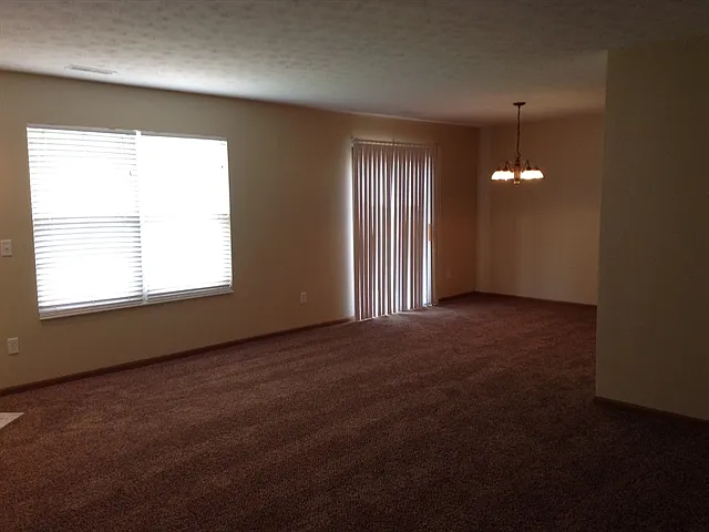 1344 Crescent Ct — Photo 6