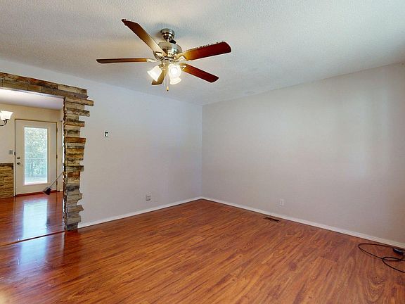 3rd image of 6304 Bluebird Cir