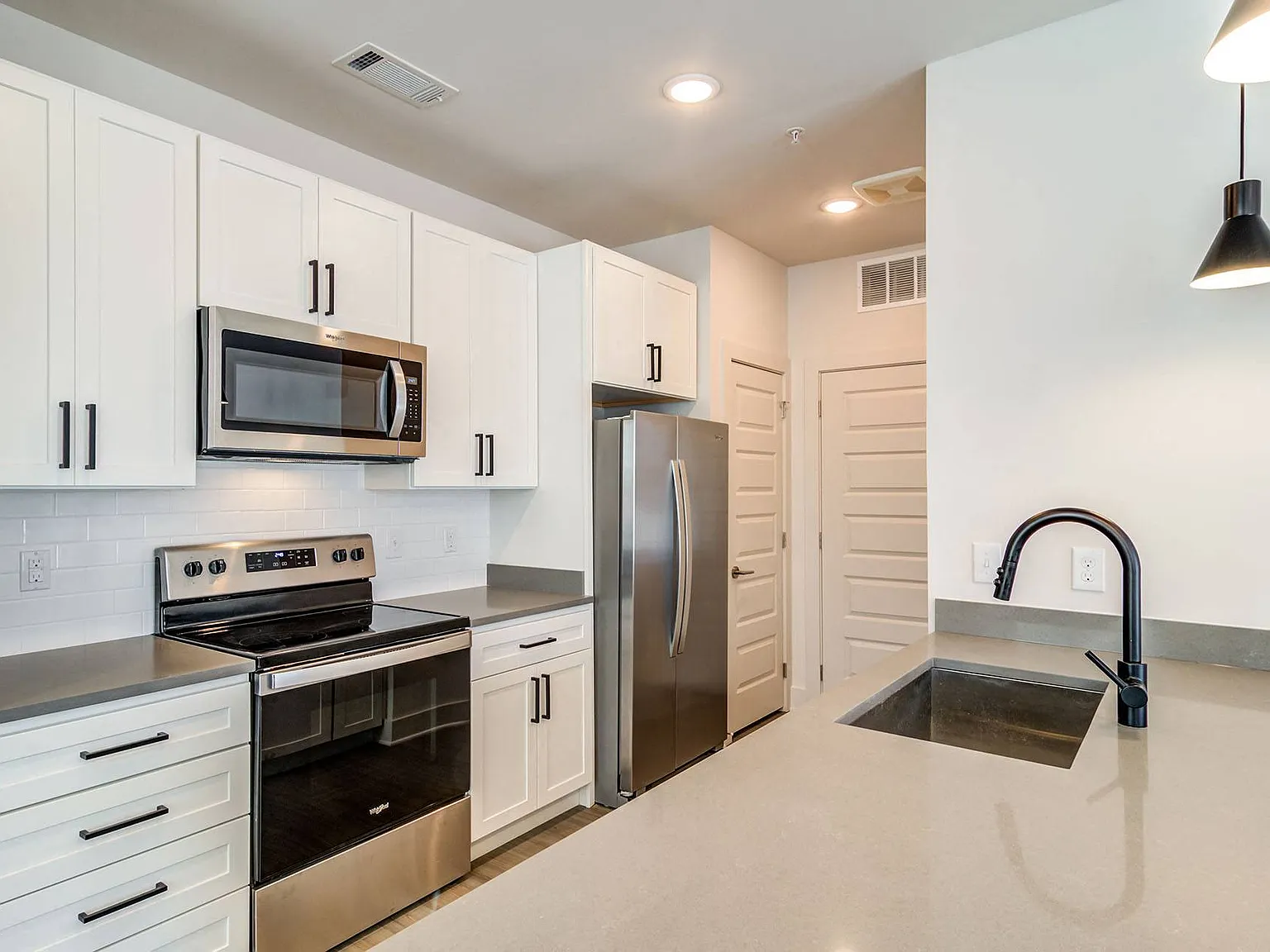 The Collins Luxury Apartments — Photo 2