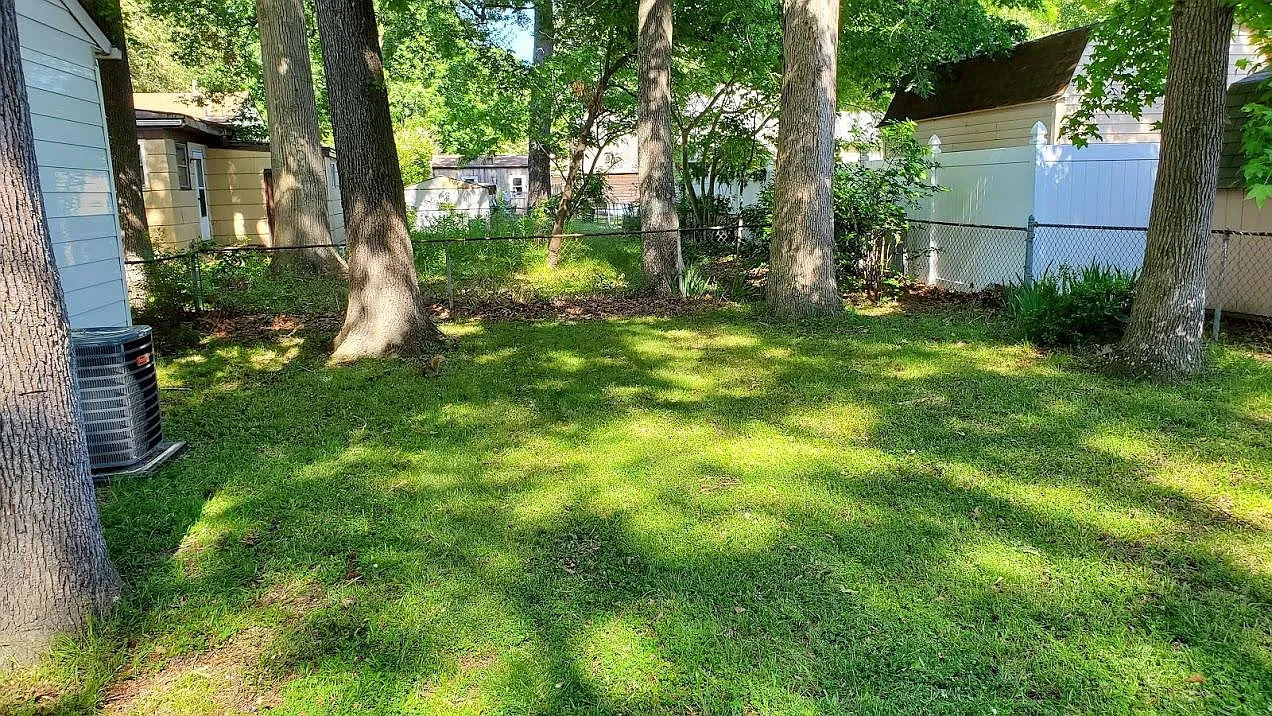 3 bed, 1.5 bath, 1300 sqft, $2,100 — Photo 3