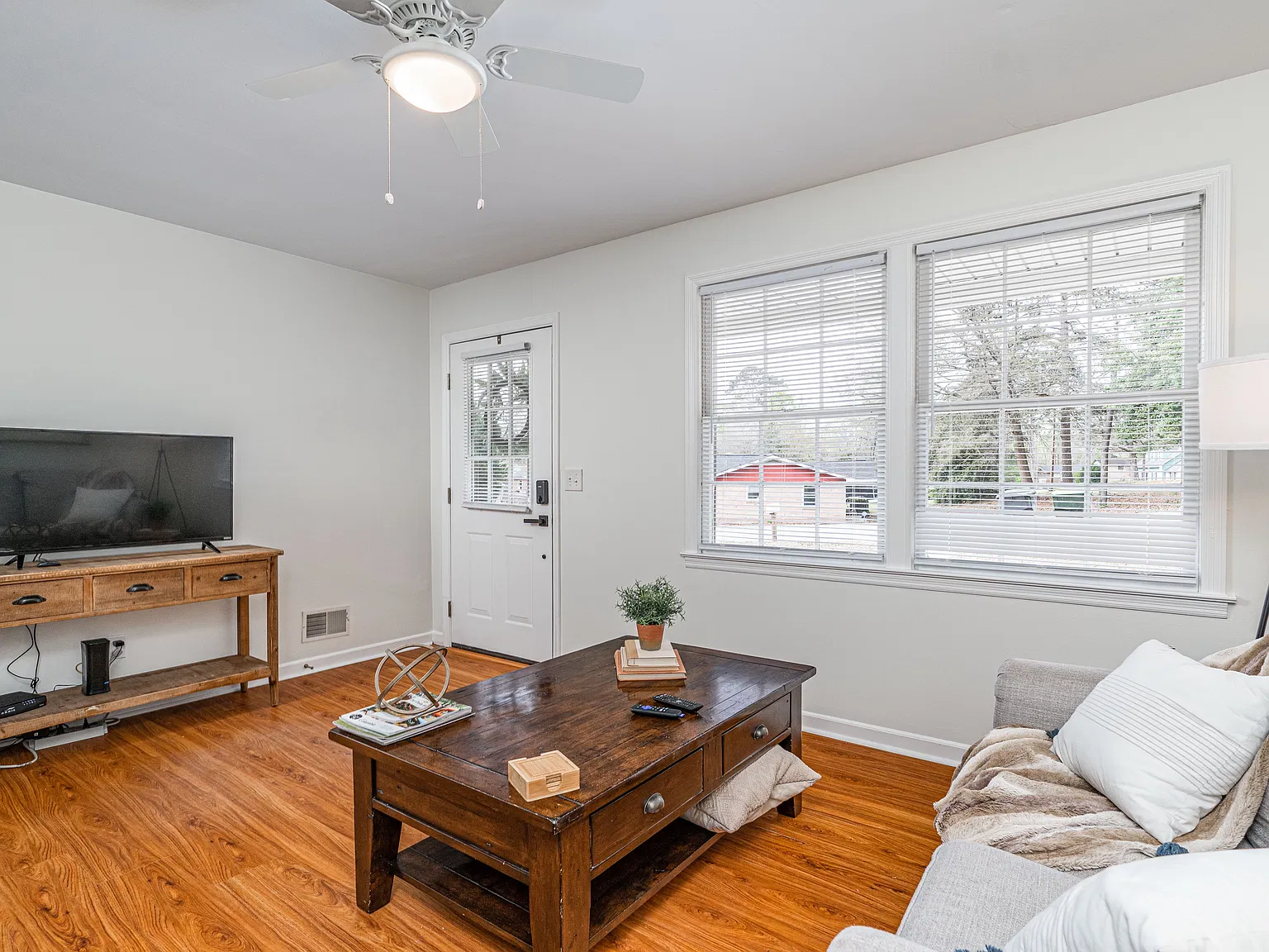 3 bed, 1400 sqft, $3,900 — Photo 4