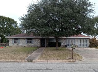 1417 Pin Oak Dr, Bellville, TX 77418