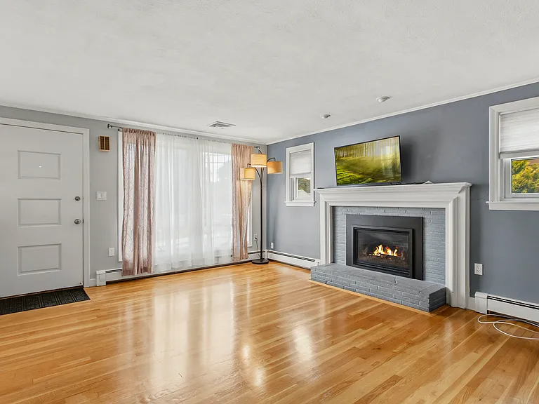 1364 Trapelo Rd — Photo 4