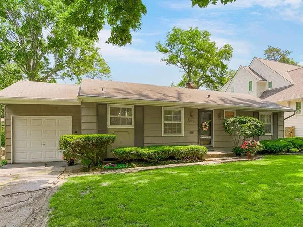 7225 Canterbury St, Prairie Village, KS 66208