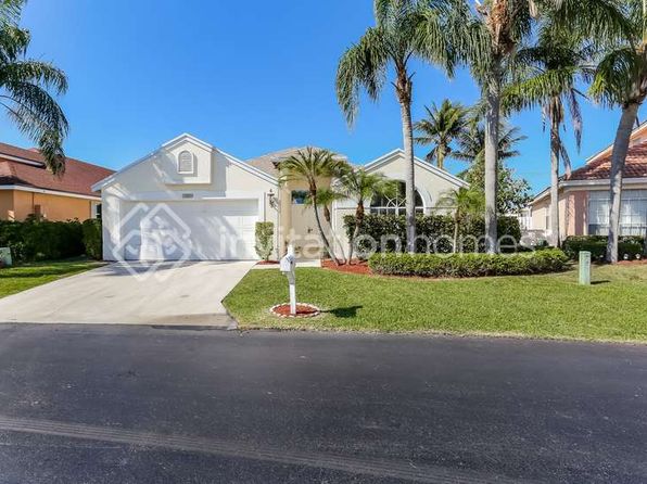 1369 Fairfax Cir E