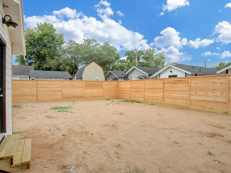 6109 N Main St — Photo 12