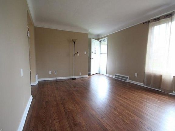 3rd image of 266 E 323rd St