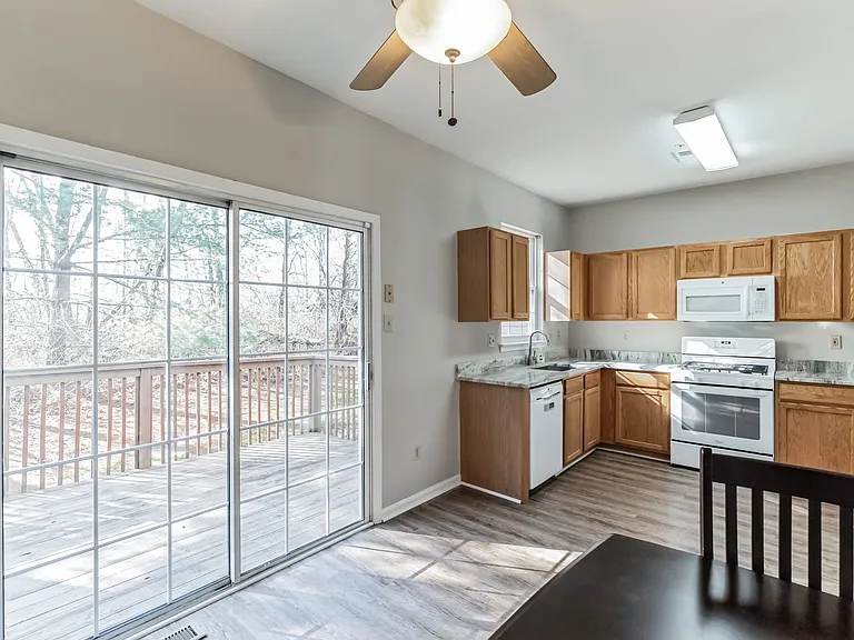487 Fort Hill Cir — Photo 6