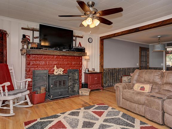 3rd image of 775 Fieldson Dr