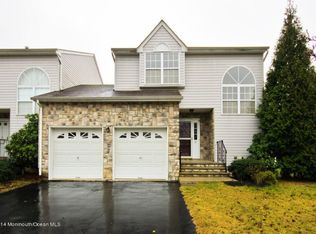 27 Woodpecker Way, Marlboro, NJ 07746