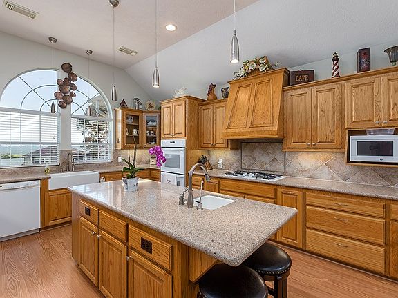 4th image of 660 Caney Creek Dr