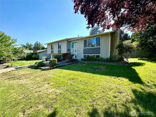 826 Carriage Hill Drive, Yakima, WA 98908