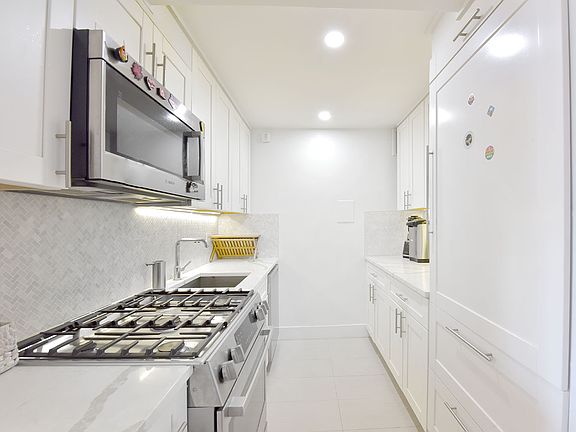 4th image of 382 Central Park W APT 20U