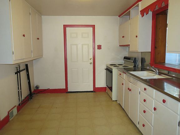 Kitchen, with laundry hook ups