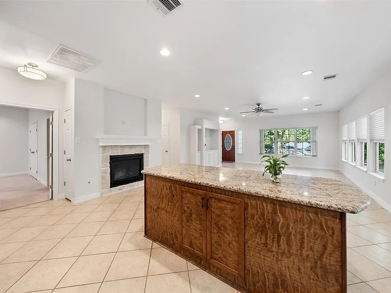 110 Lords Cir — Photo 13