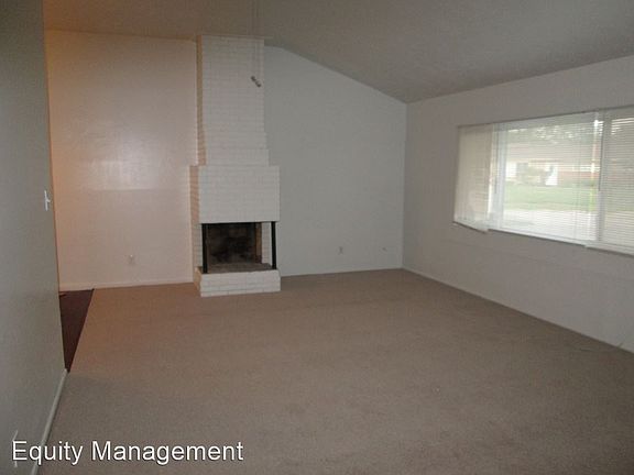5th image of 2798 Bainbridge Ave