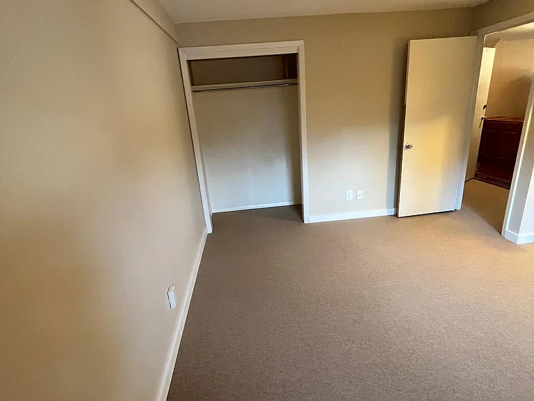 1390 Claremont Dr — Photo 15