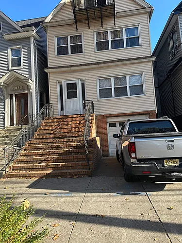 1090 Kennedy Blvd #1 Photo 1