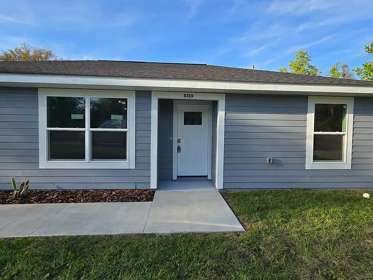 5315 NW 8th Pl — Photo 2