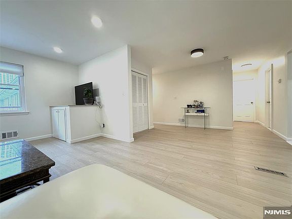 3rd image of 234 Columbia Ave APT 11