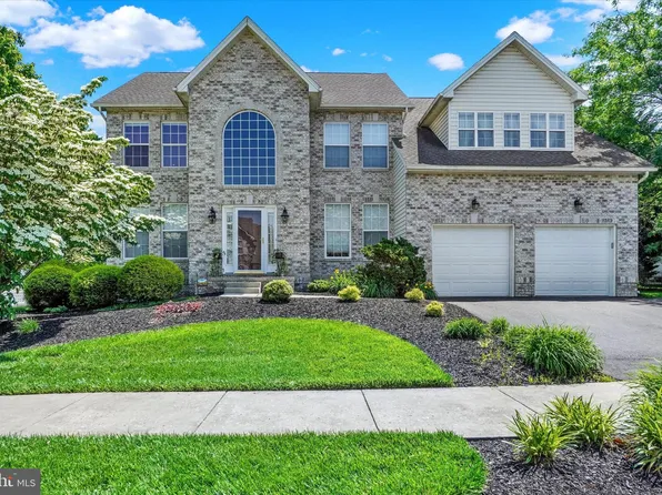 1215 Oakwood Ln, York, PA 17403