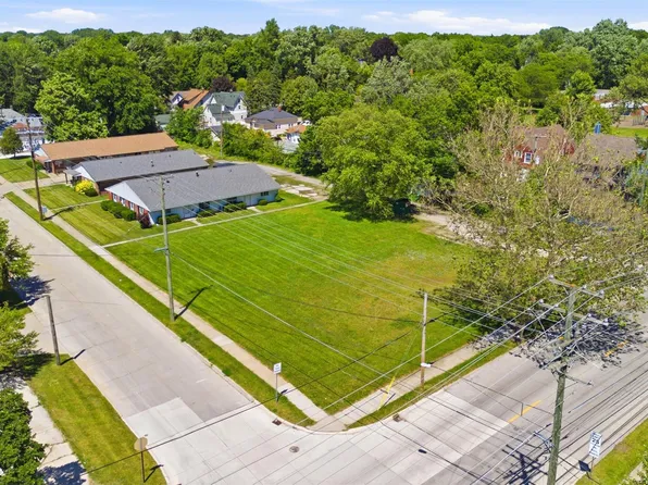 61 Floral Ave, Mount Clemens, MI 48043