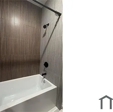 727 E 215th St #2D — Photo 3