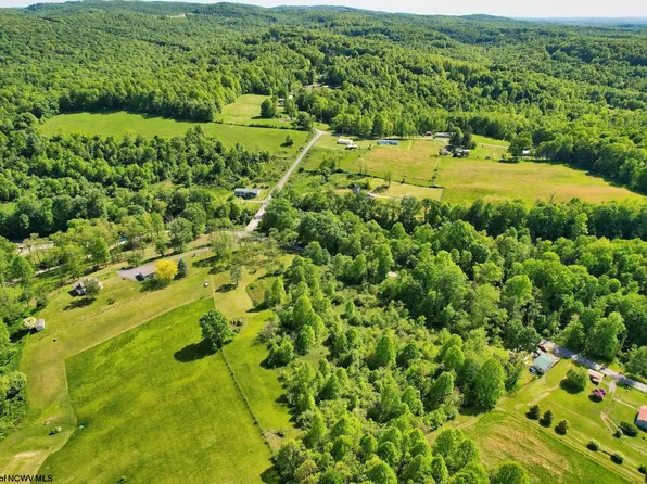 Blazer Rd, Tunnelton, WV 26444