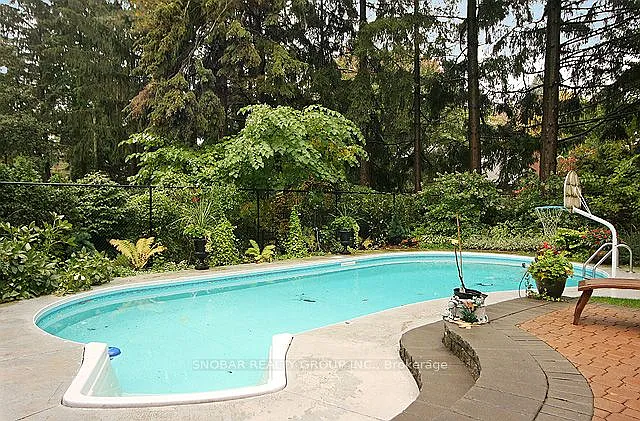 1426 Lorne Park Rd — Photo 11
