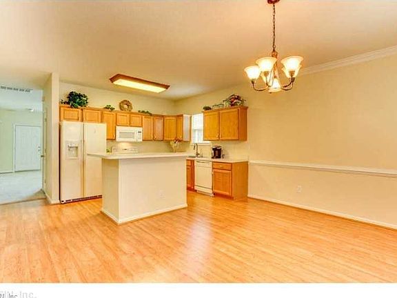 2nd image of 704 Sawgrass Ln