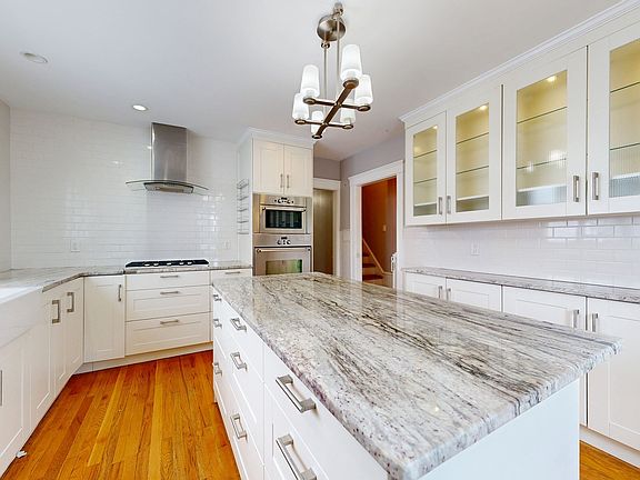5th image of 93 Jaques St