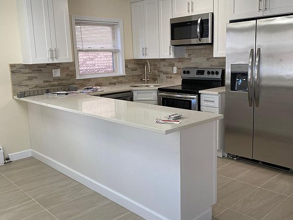 3rd image of 1650 Ohm Ave Floor 1