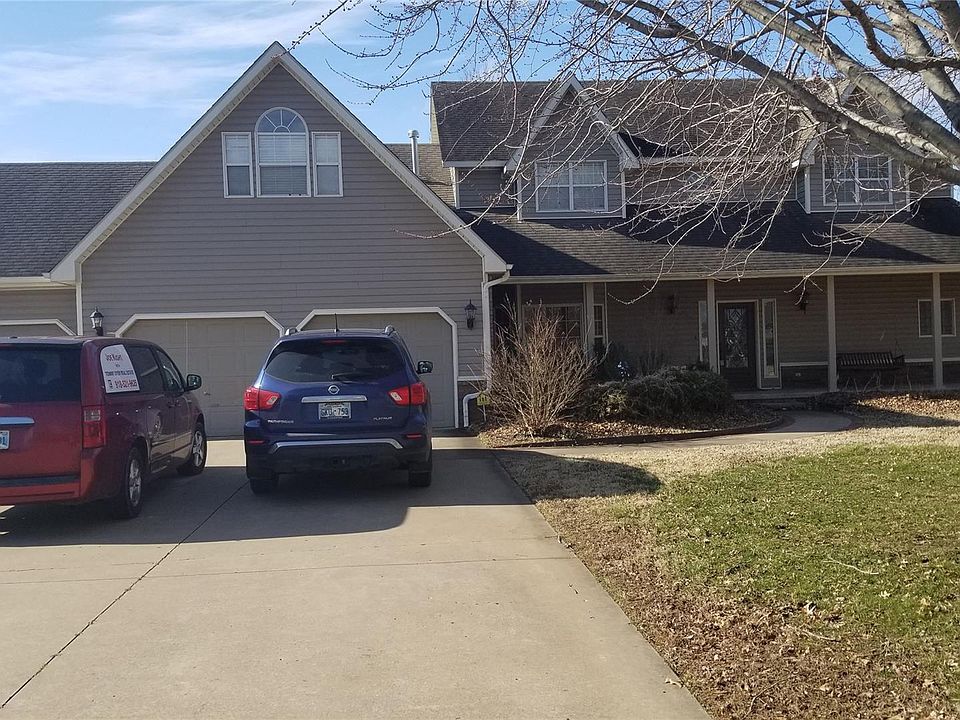 1st image of 1805 NE Oakridge Dr