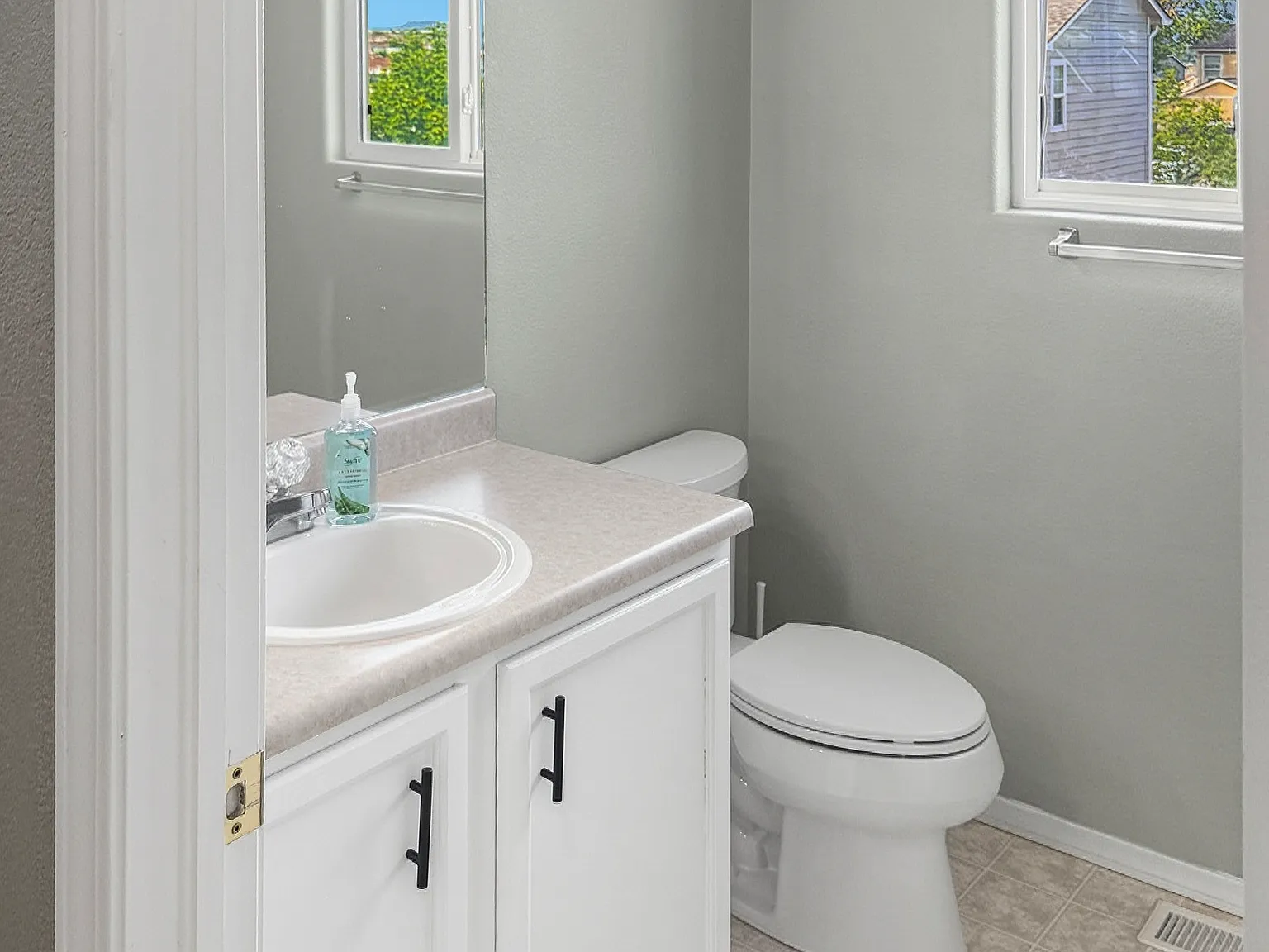 1 bed, 2474 sqft, $900 — Photo 1