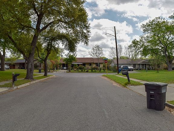 4th image of 5810 Sloan Dr