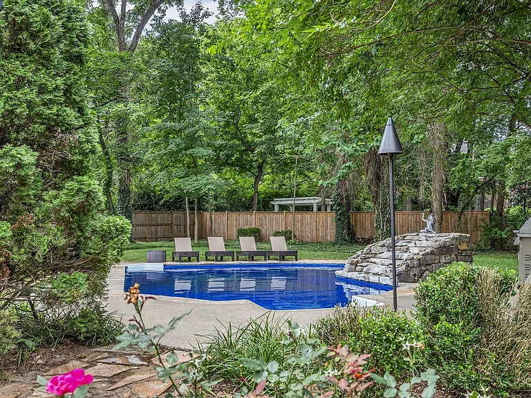 3205 Woodlawn Dr — Photo 46
