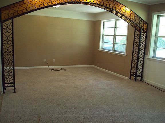 3rd image of 109 Lynette Dr