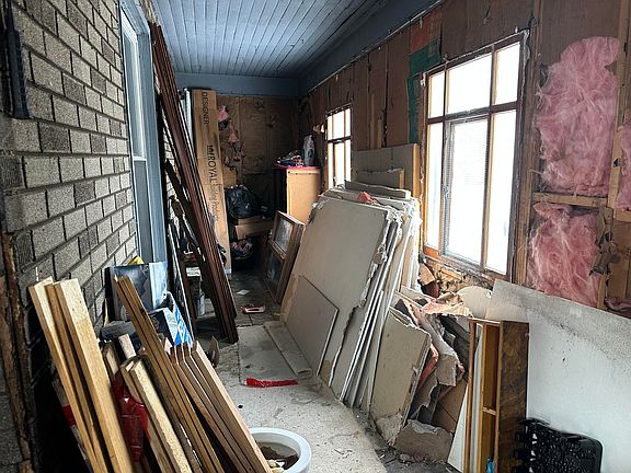 2nd image of 443 W Dubois Ave